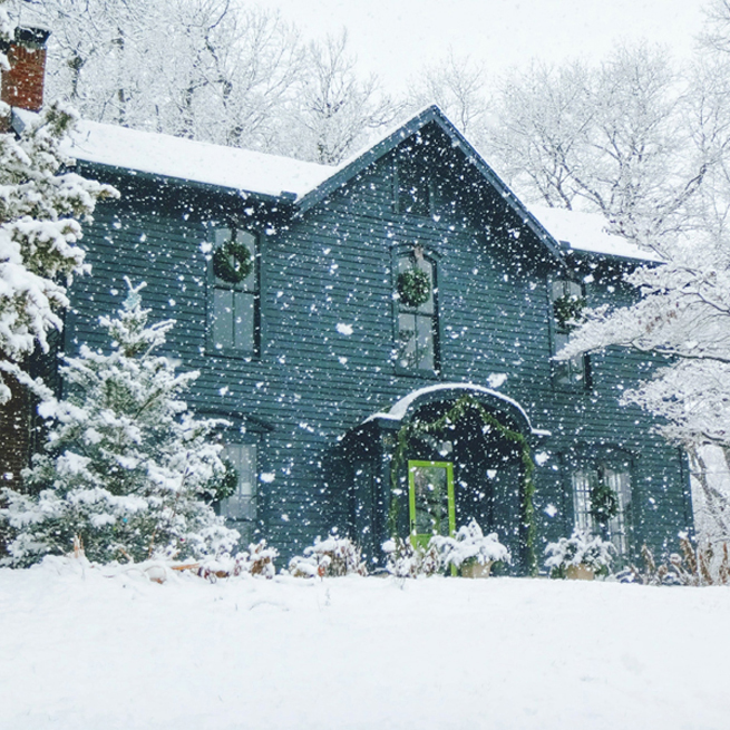 picture snow falling in front of house